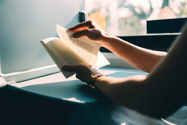 仿书页翻页效果实现思路